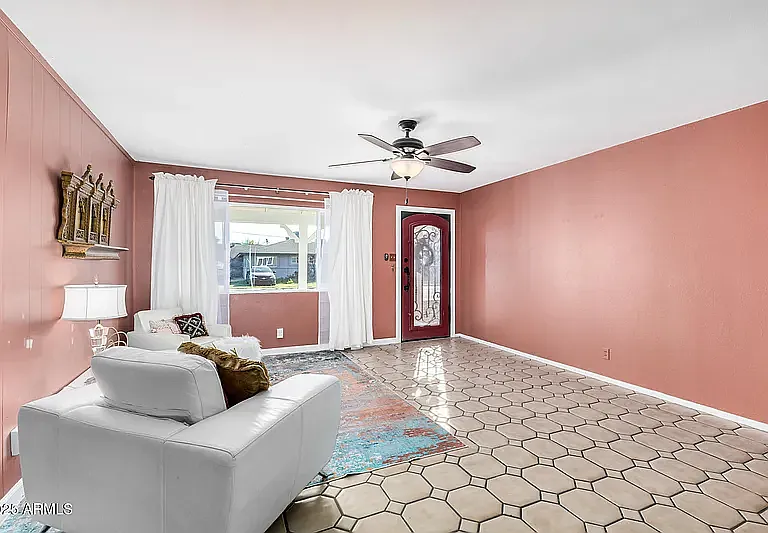 W Berridge Ln — Photo 4