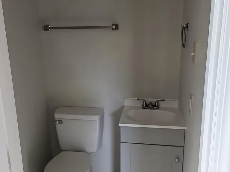 327 Lynch St — Photo 7