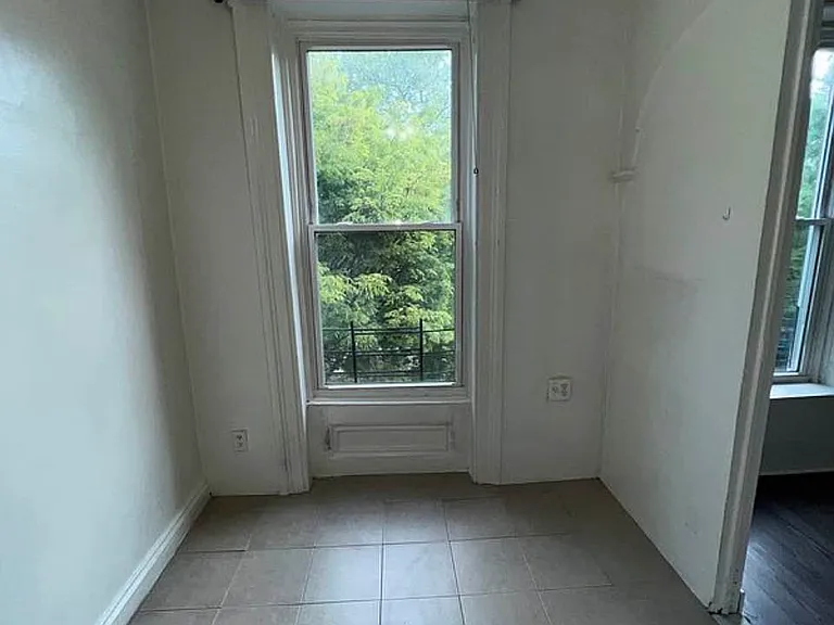 735 Hancock St #4 — Photo 10