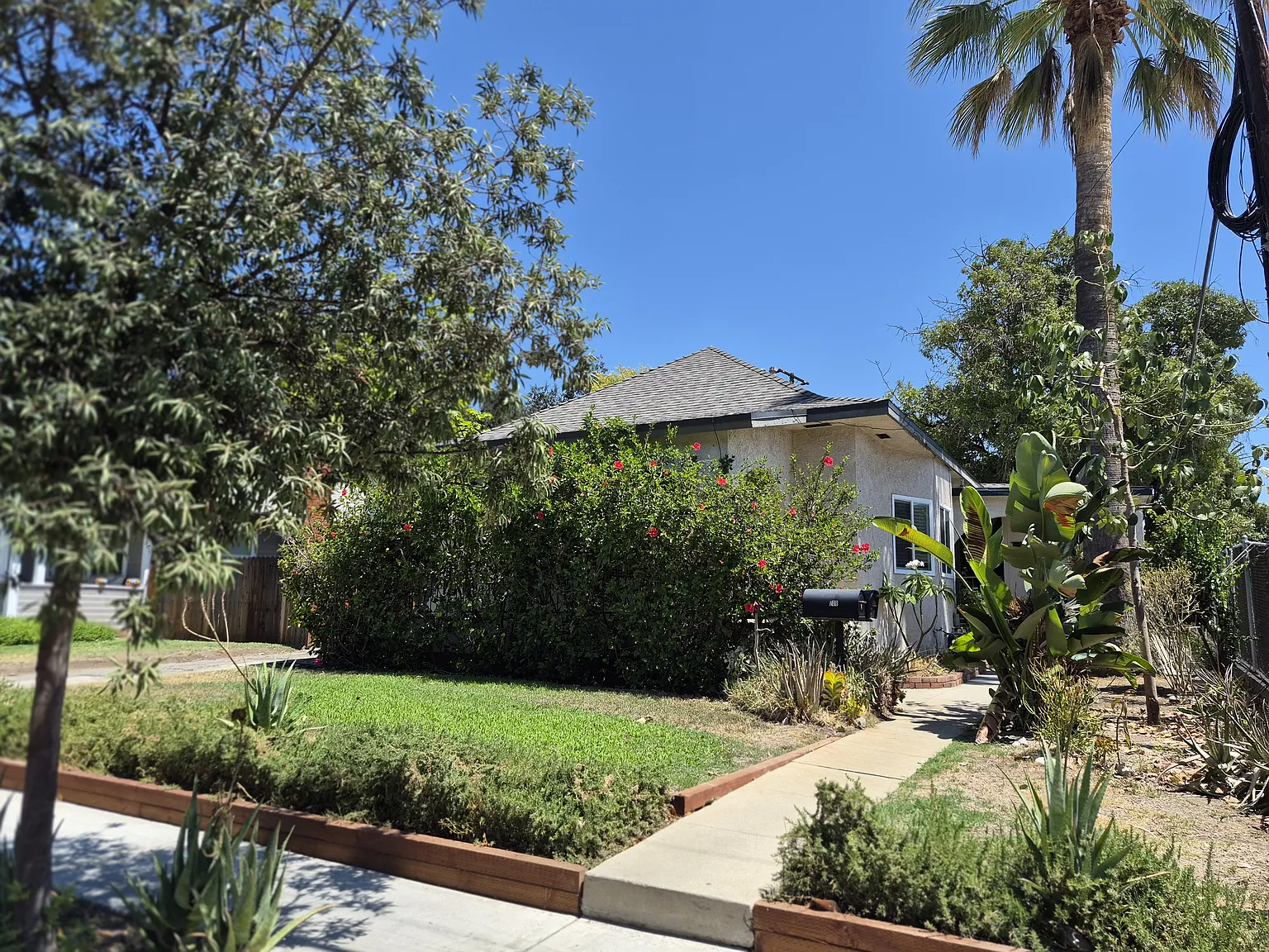 2 bed, 900 sqft, $3,150 — Photo 1
