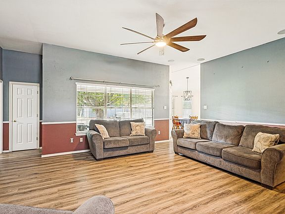 4th image of 106 King Arthur Ct