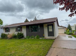 1616 Covington Dr, Oshkosh, WI 54904