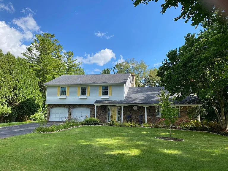 65 Leroi Dr — Photo 2