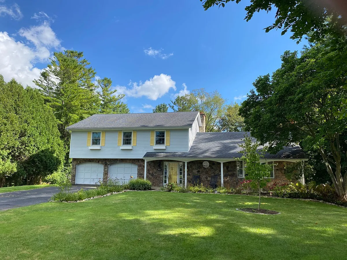 Building Photo - 65 Leroi Dr