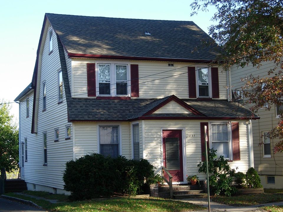 Shows 2-story rear addition