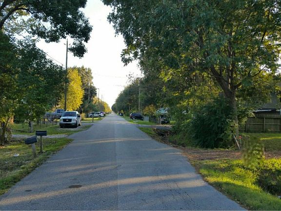 4th image of 2515 Oleander Dr