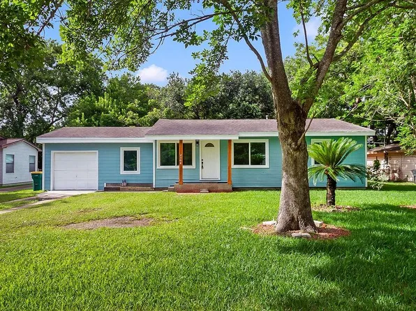 2508 N Houston Dr, La Marque, TX 77568