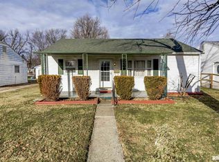 1131 W Franklin St, Taylorville, IL 62568
