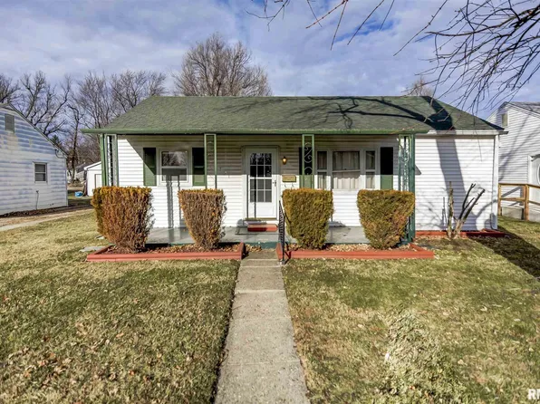 1131 W Franklin St, Taylorville, IL 62568