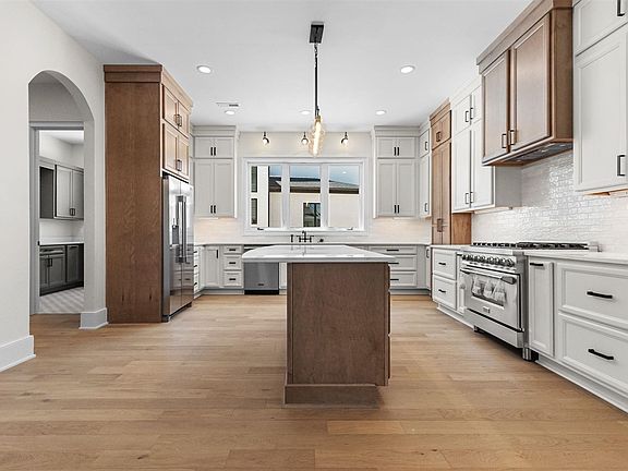 5th image of 9165 Hermitage Ln
