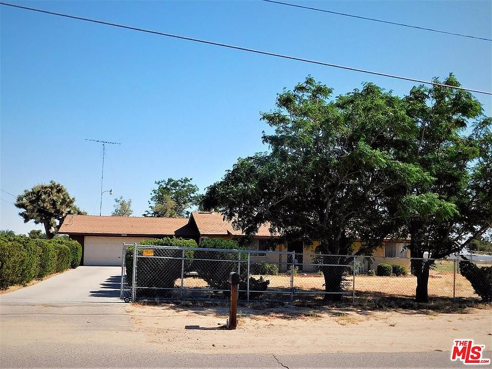 1st image of 15038 Sultana St