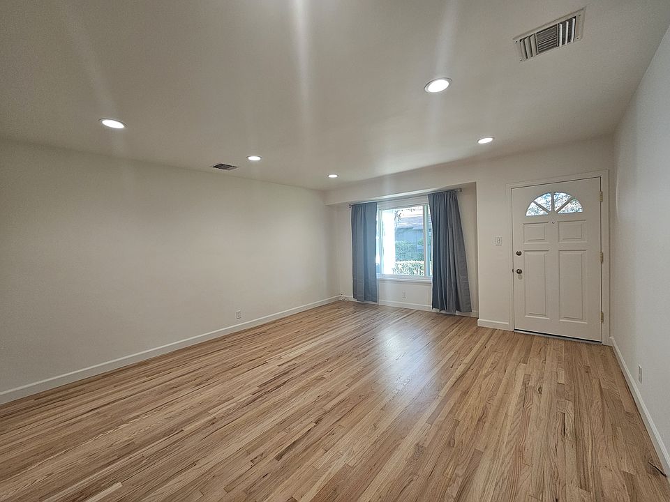 Living/Dining Area