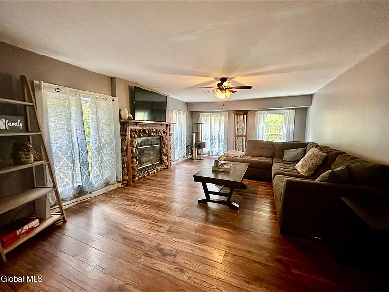 5th image of 273 Gansevoort Road