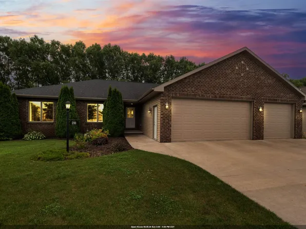 290 Royal Saint Pats Dr, Wrightstown, WI 54180