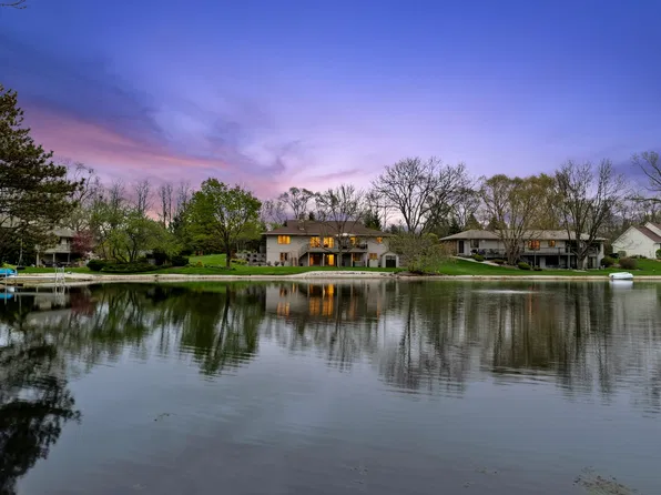 170 S Ela Rd, Barrington, IL 60010