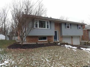 18 Chestnut Ct, Rensselaer, NY 12144