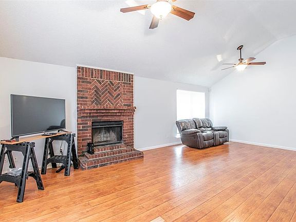 3rd image of 5418 Meadow Vista Ln