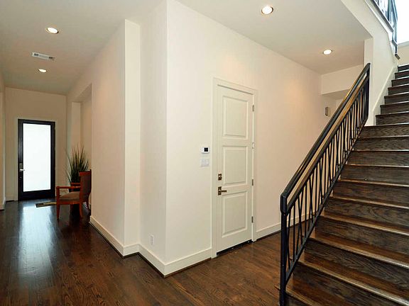 2nd image of 2206 Elmen St