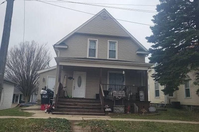 1st image of 226 S Riley St