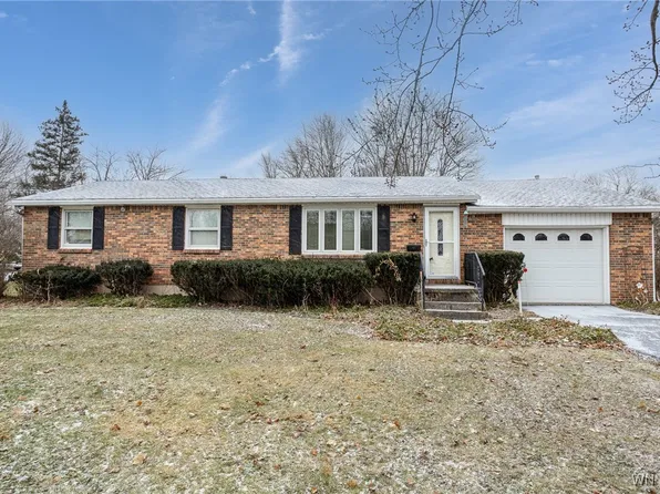 6321 Goodrich Rd, Clarence Center, NY 14032