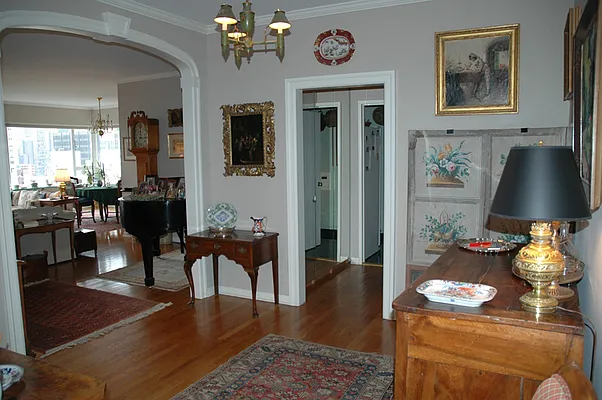 Sold by Longstreet & Associates Inc. | media 11