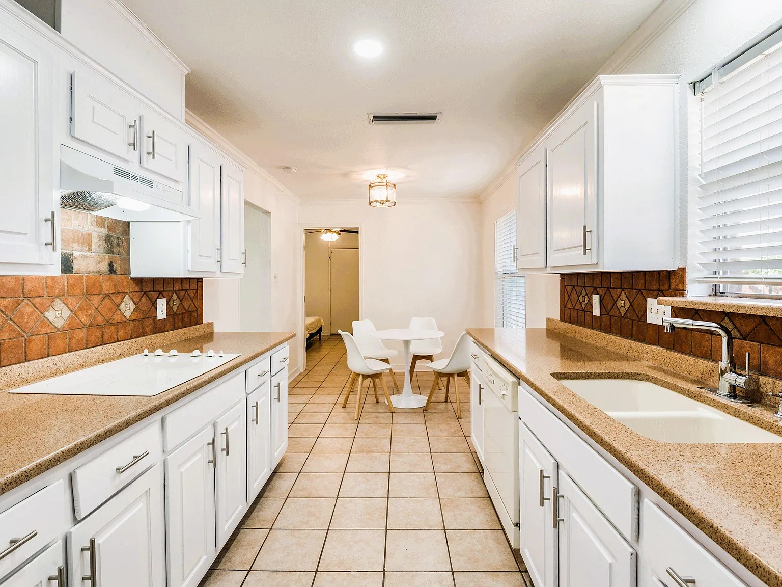 4 bed, 2.0 bath, 1950 sqft, $957 — Photo 4