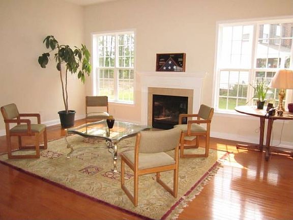 Family Room W/ Fireplace