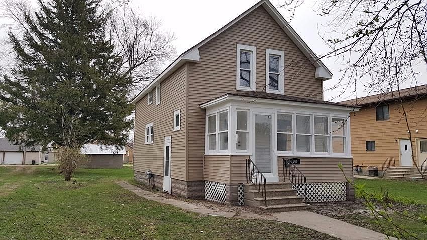 1st image of 609 Superior St