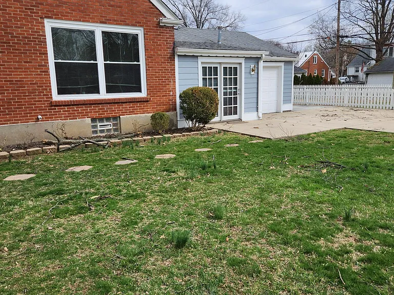 201 Marshall Dr — Photo 4