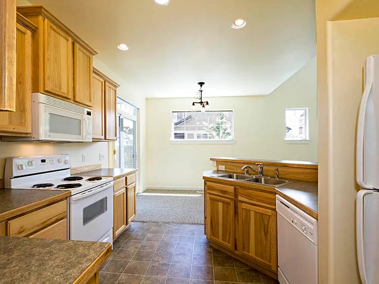 3892 Equestrian Ln — Photo 10