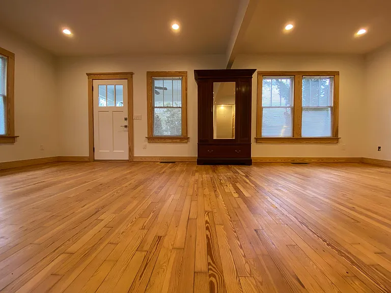 721 Windsor Pkwy NE — Photo 17