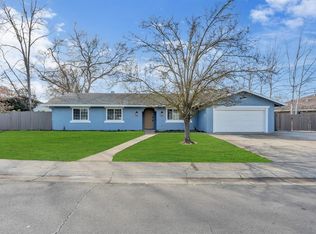 9572 Emerald Park Dr, Elk Grove, CA 95624