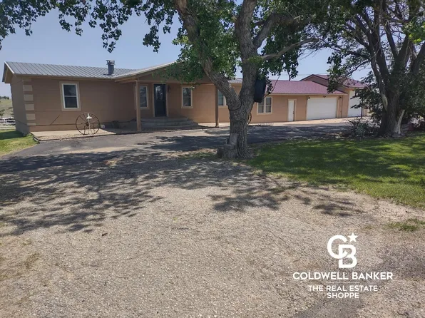 11585 E Yucca Dr, Garden City, KS 67846