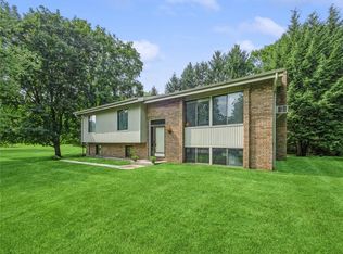 26 Bobolink Ln, Salt Point, NY 12578