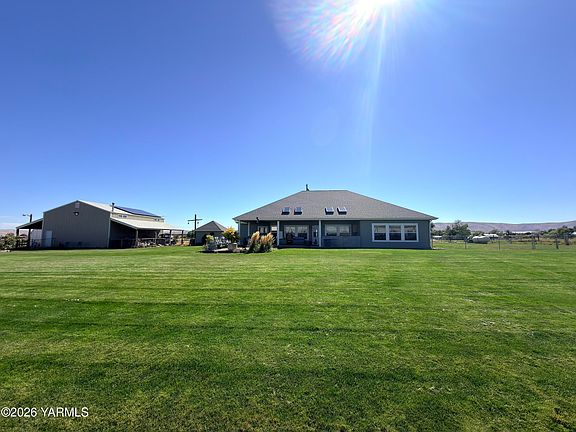 3rd image of 1799 N Cottonwood Rd