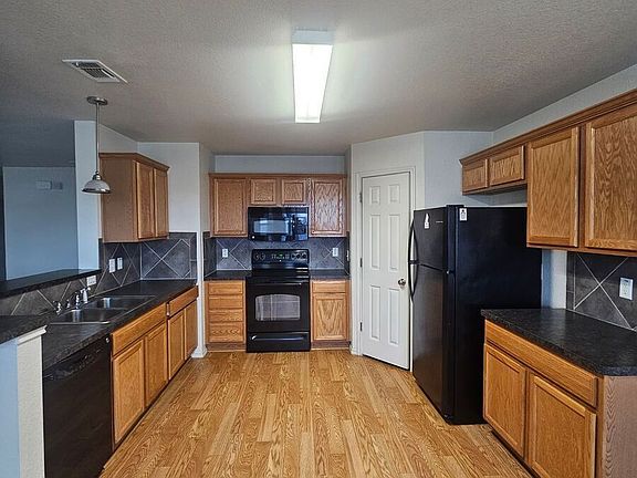 3rd image of 2414 Griffin Dr