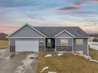 715 Crestview Dr, Reedsburg, WI 53959