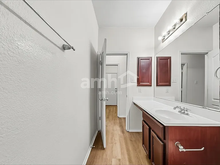 10702 Nantucket Dr — Photo 14