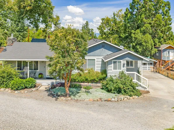 2976 Old Stage Rd, Central Point, OR 97502