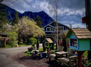 43303 SE 77th St, Snoqualmie, WA 98065