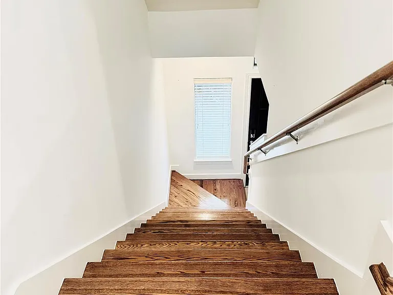 3846 Center St — Photo 16
