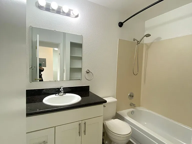 Olympic View Apartments — Photo 8
