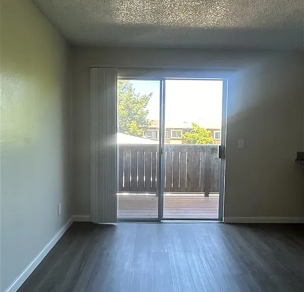 15 La Brea Way — Photo 2