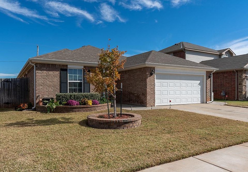 1st image of 2516 Canyon Creek Dr