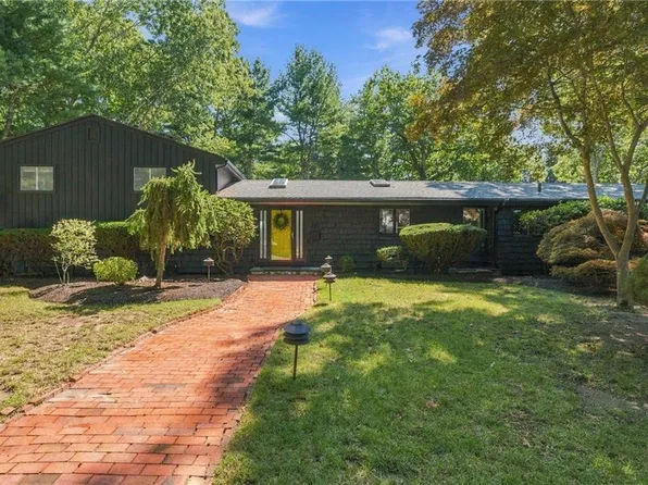 160 Windermere Way, Warwick, RI 02886