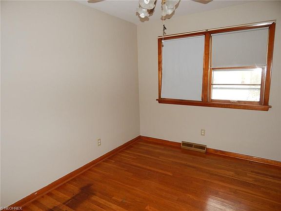 5th image of 9941 Betty Ln