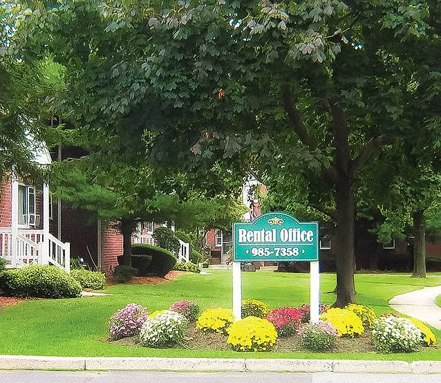 Woodbridge Apartments — Photo 4
