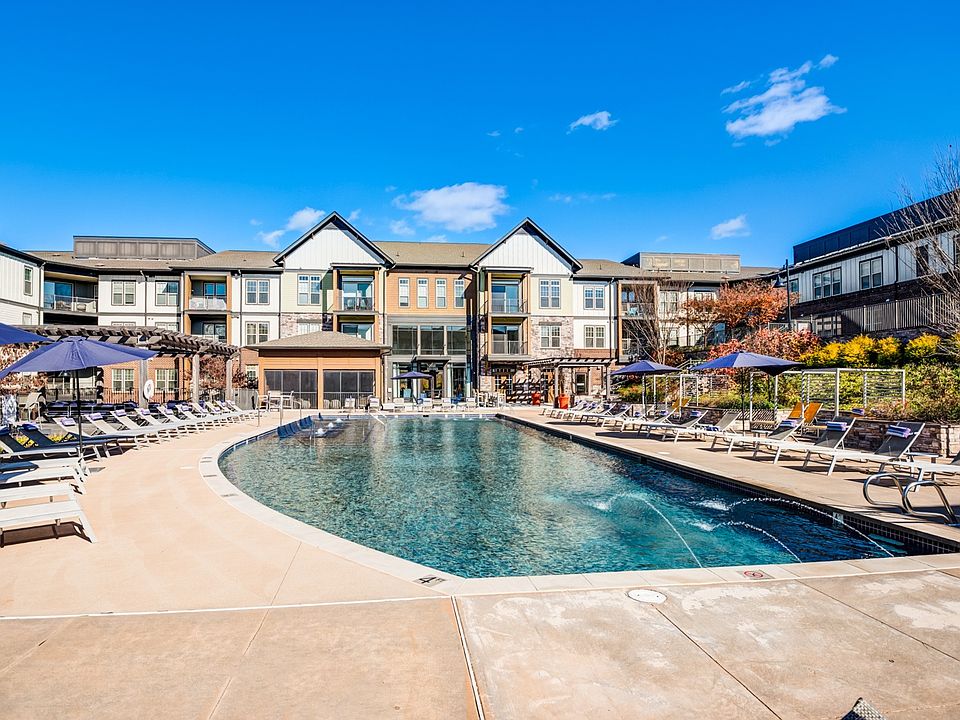 Resort Style Swimming Pool with Tanning Ledges