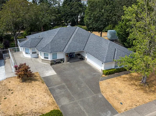 6037 Stonehouse Pl, North Cowichan, BC V9L 5M8