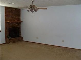 607 Peppertree Ln, Midwest City, OK 73110